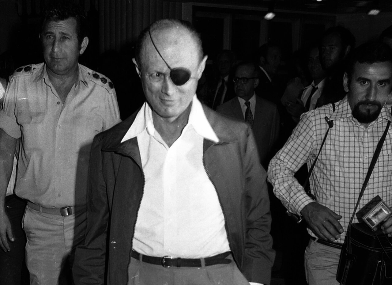 Meeting of the government on the agreement of disengagement of forces between Israel and Syria.Photo shows: Moshe Dayan leaving the PM office with his