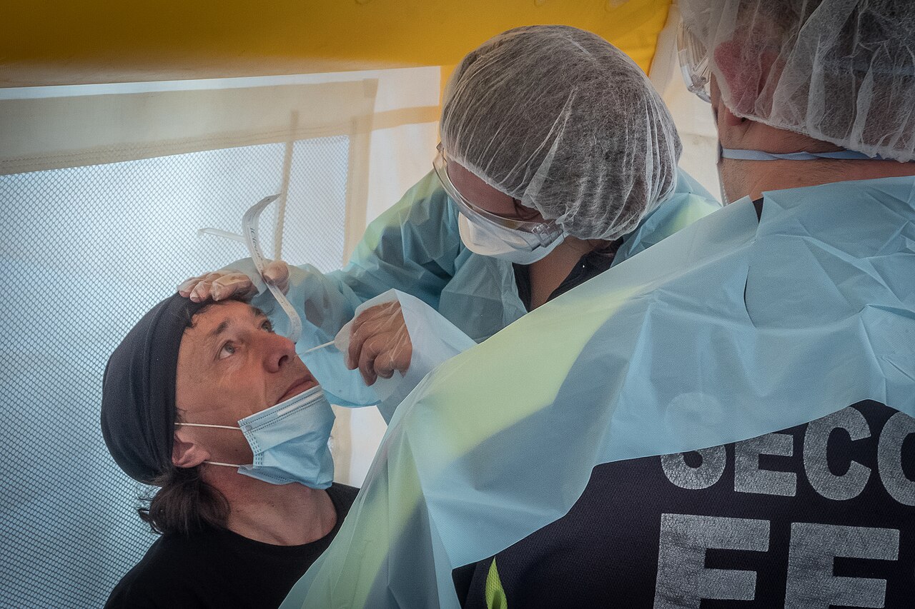 Test PCR dépistage SARS-CoV-2 par prélèvement nasal à Strasbourg le 21 août 2020.